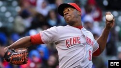 Uno de los 10 peloteros cubanos incluidos en el reportaje gráfico es el pitcher Aroldis Chapman